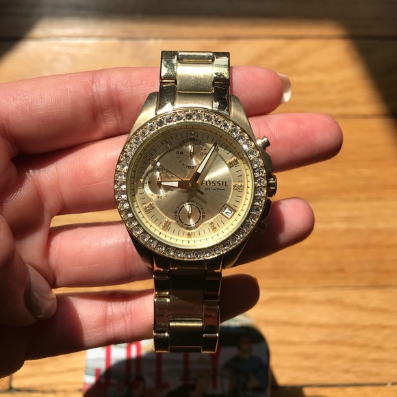 Gold Fossil watch - Picture 3 of 5